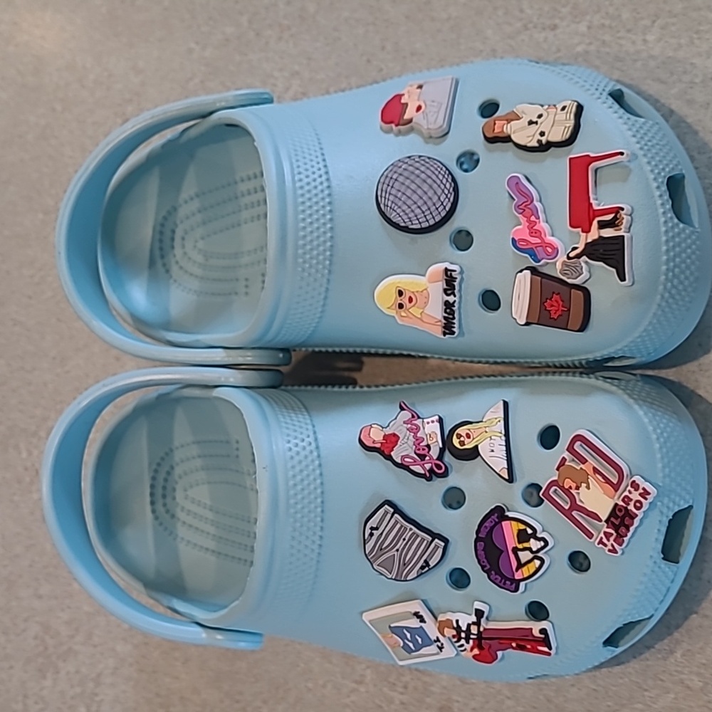 CROCS W9 With 14 Taylor Swift Jibbitz Blue Clogs